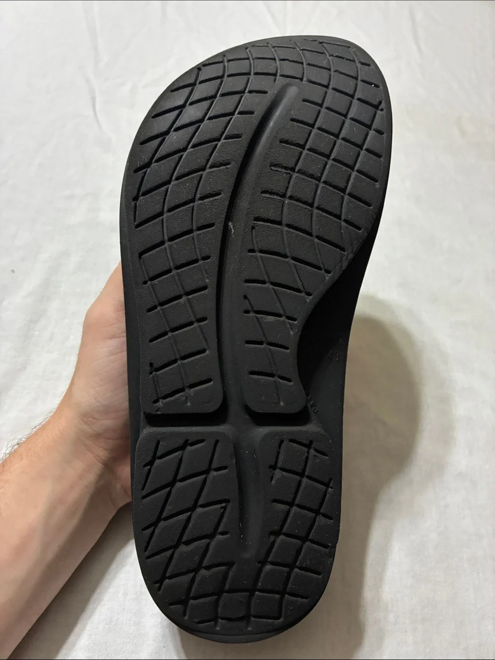 Men’s OOFOs OOriginal Sport Recovery Flip Flop Sandals (Black/White)